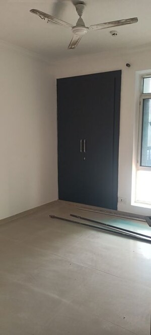 Room in 2.5 BHK Apartment at Assotech The Nest, Sain Vihar – for Rent