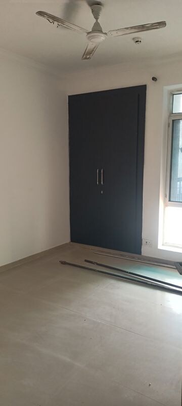 Room in 2.5 BHK Apartment at Assotech The Nest, Sain Vihar – for Rent