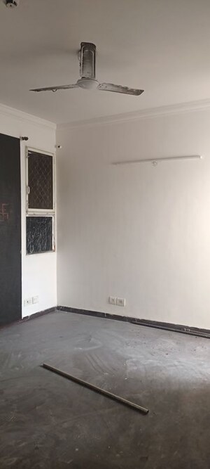 Room in 2.5 BHK Apartment at Assotech The Nest, Sain Vihar – for Rent