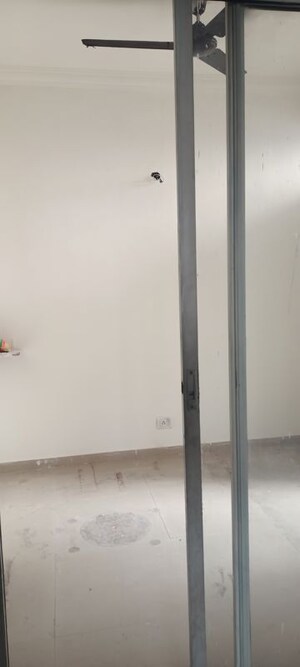 Room in 2.5 BHK Apartment at Assotech The Nest, Sain Vihar – for Rent