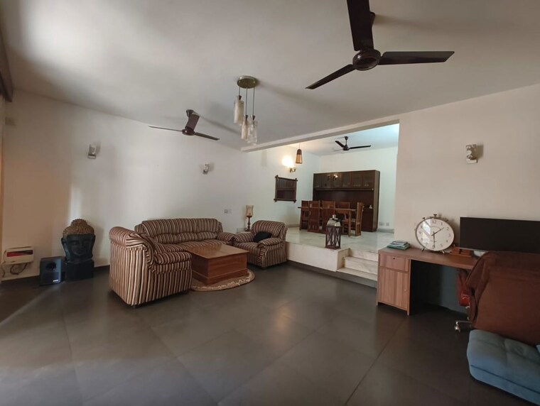 Living Room, greater kailash ii 2 Bedroom 300 Sq.Yd. Builder Floor In Greater Kailash ii Delhi 9902263