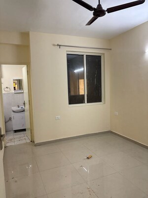 Room in 2.5 BHK Apartment at Pyramid Altia, Sector 70a – for Rent