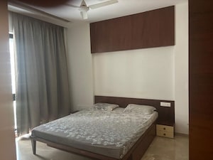 Bedroom in 3 BHK Apartment at Santacruz West – for Rent
