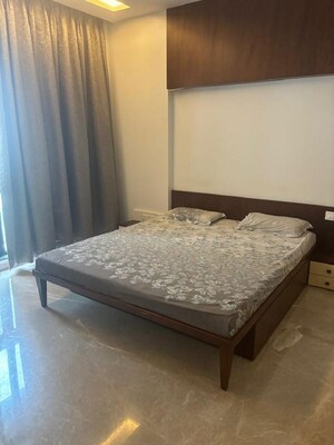 Bedroom in 3 BHK Apartment at Santacruz West – for Rent