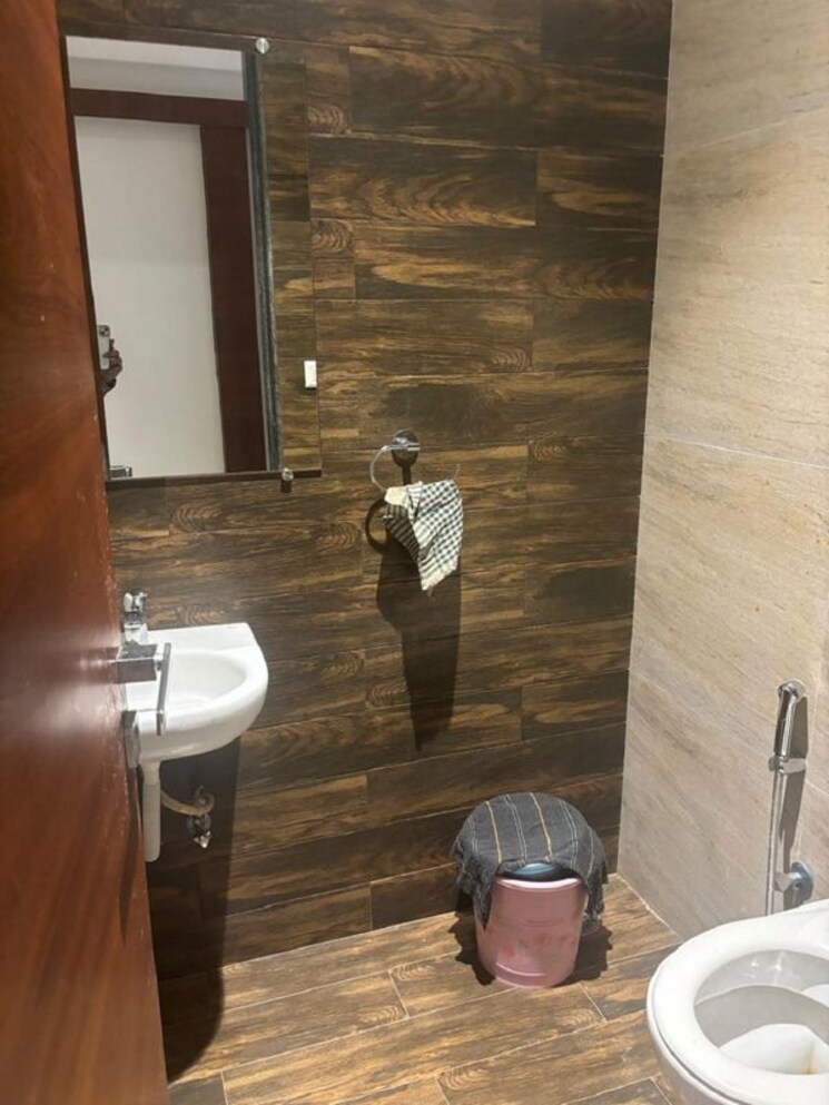 Attached Bathroom, santacruz west 3 Bedroom 1100 Sq.Ft. Apartment In Santacruz West Mumbai 9902212