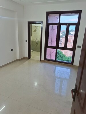 Room in 3 BHK Apartment at City Heights, Sector 39 – for Rent