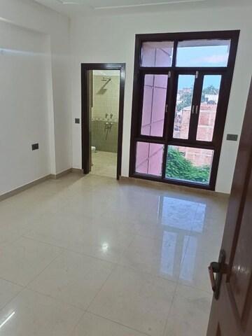 Room in 3 BHK Apartment at City Heights, Sector 39 – for Rent