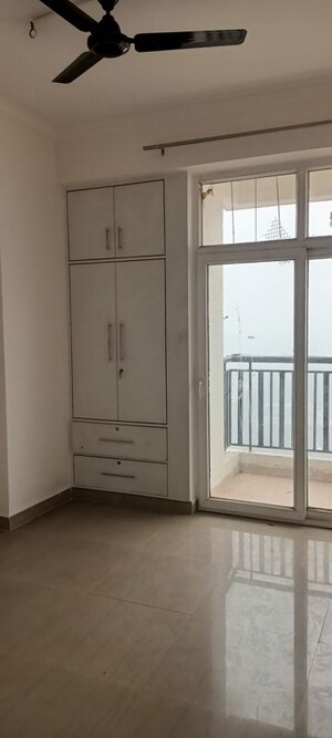 Room in 3.5 BHK Apartment at Saviour Greenisle, Sain Vihar – for Rent