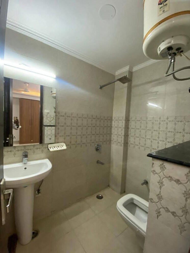 Bathroom, saket 2 Bedroom 1000 Sq.Ft. Builder Floor In Saket Delhi 9902327