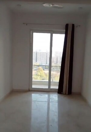 Room in 3 BHK Apartment at CHD Avenue 71, Sector 71 – for Rent