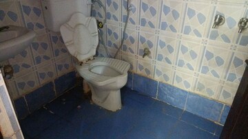 Bathroom in 1 BHK Builder Floor at Vaishali Sector 6 – for Rent