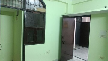 Room in 1 BHK Builder Floor at Vaishali Sector 6 – for Rent