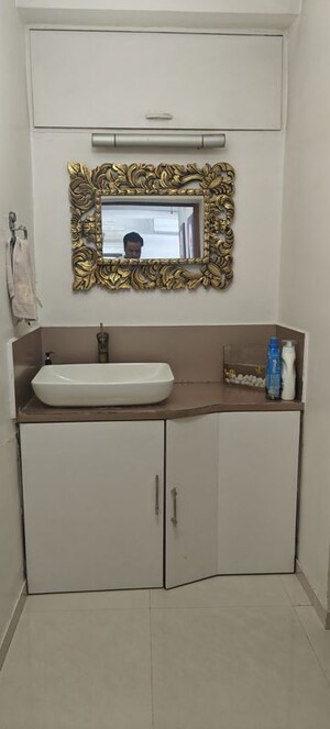 Furnished Amenities in 2 BHK Apartment at Andheri West – for Rent