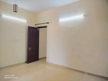 Room in 3 BHK Builder Floor at Kalkaji – for Rent