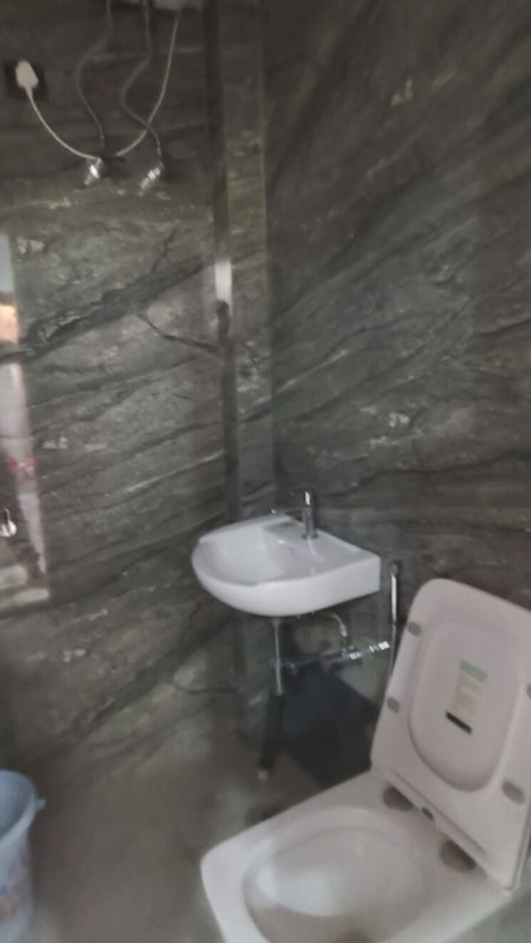 Bathroom, gomti nagar 3.5 Bedroom 1400 Sq.Ft. Penthouse In Gomti Nagar Lucknow 9902518