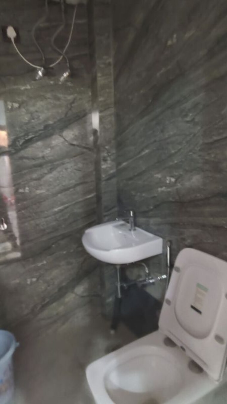 Bathroom, gomti nagar 3.5 Bedroom 1400 Sq.Ft. Penthouse In Gomti Nagar Lucknow 9902518