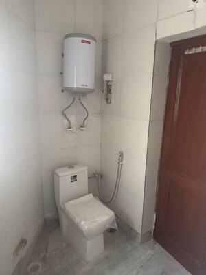 Bathroom in 3 BHK Apartment at Jungpura Extension – for Rent