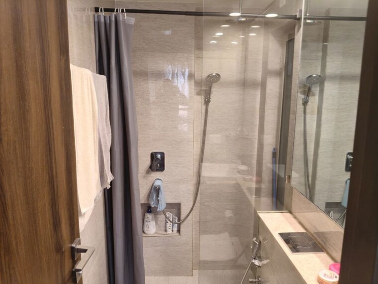 Bathroom, hiranandani-regent-hill 1 Bedroom 550 Sq.Ft. Apartment In Powai Mumbai 9902589