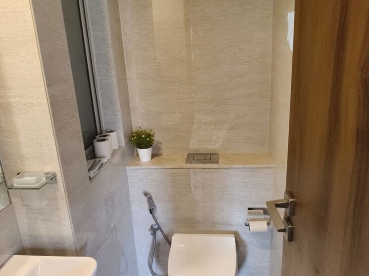 Bathroom, hiranandani-regent-hill 1 Bedroom 550 Sq.Ft. Apartment In Powai Mumbai 9902589