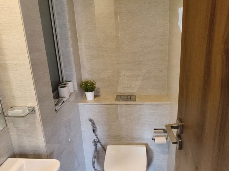 Bathroom, hiranandani-regent-hill 1 Bedroom 550 Sq.Ft. Apartment In Powai Mumbai 9902589