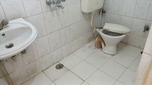 Bathroom in 2 BHK Builder Floor at Vaishali Sector 4 – for Rent