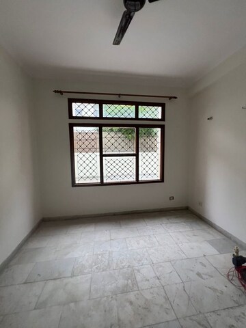 Room in 3 BHK Independent House at Sushant Lok 2, Sector 57 – for Rent