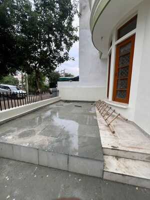 Balcony in 3 BHK Independent House at Sushant Lok 2, Sector 57 – for Rent