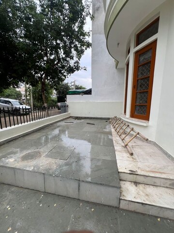 Balcony in 3 BHK Independent House at Sushant Lok 2, Sector 57 – for Rent