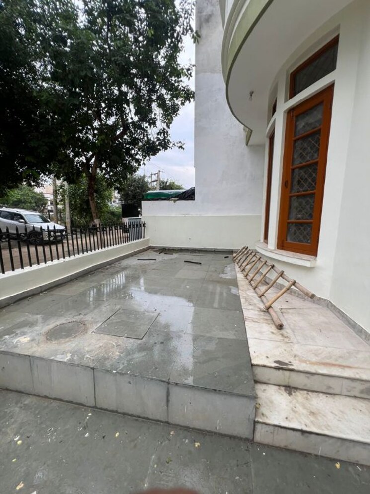 Balcony, sushant-lok-2 3 Bedroom 2700 Sq.Ft. Independent House In Sector 57 Gurgaon 9902617