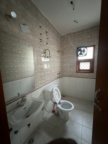 Bathroom in 3 BHK Independent House at Sushant Lok 2, Sector 57 – for Rent