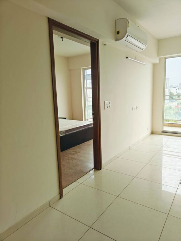 Room, ar-domain 3 Bedroom 681 Sq.Ft. Apartment In Morta Ghaziabad 9902568