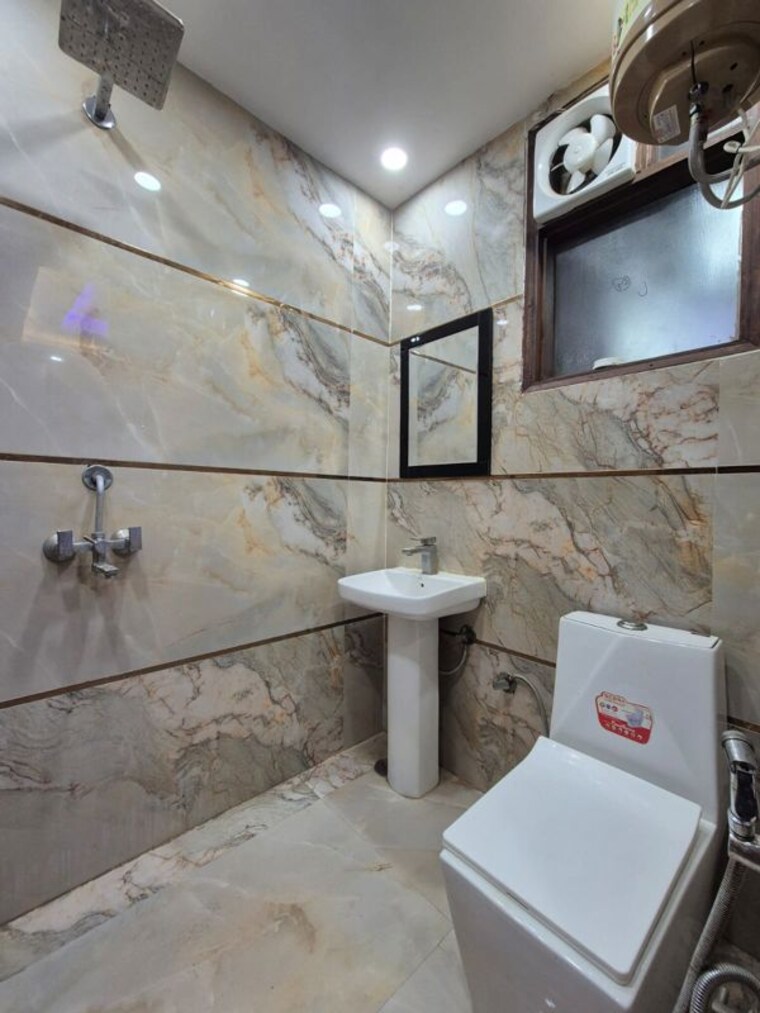 Bathroom, chattarpur 2 Bedroom 900 Sq.Ft. Builder Floor In Chattarpur Delhi 9902640