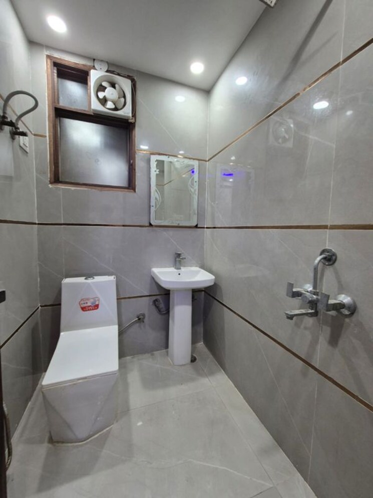 Attached Bathroom, chattarpur 2 Bedroom 900 Sq.Ft. Builder Floor In Chattarpur Delhi 9902640