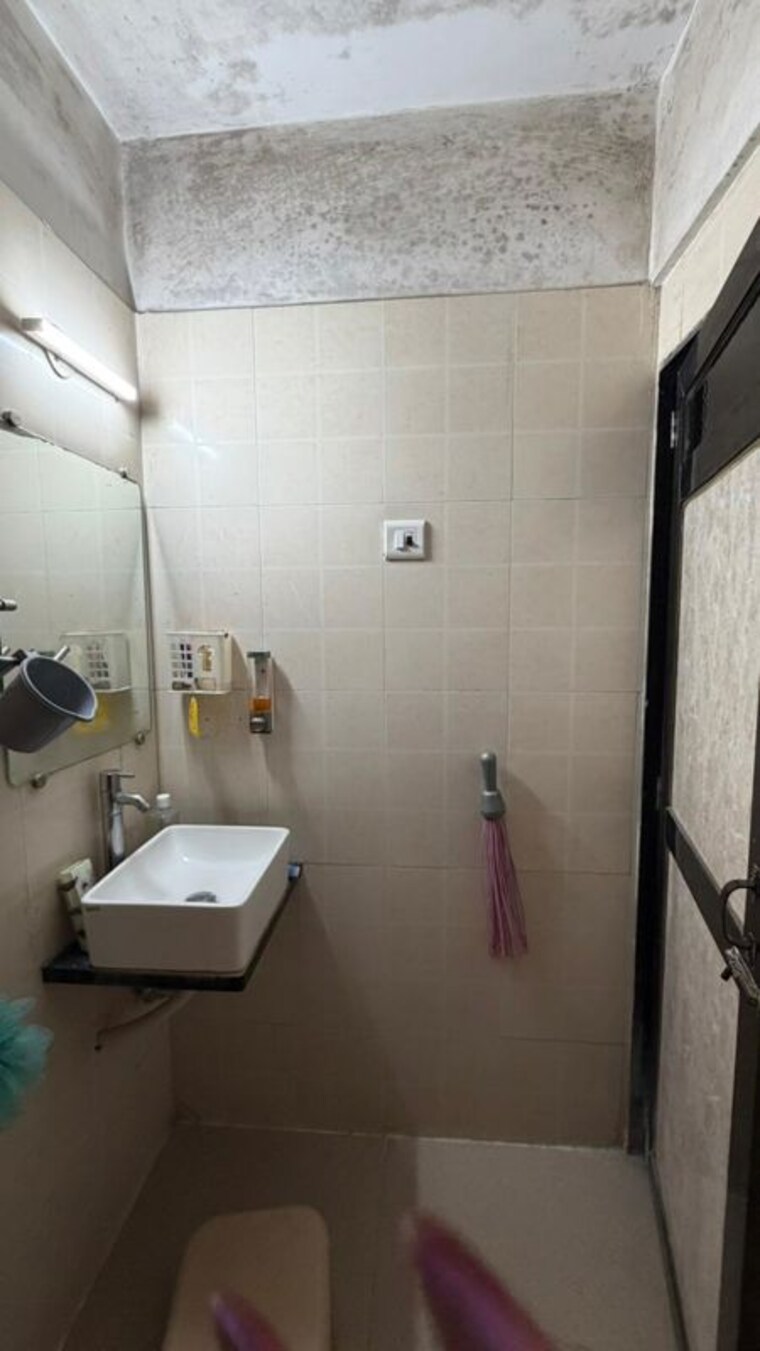 Bathroom, borivali east 2 Bedroom 600 Sq.Ft. Apartment In Borivali East Mumbai 9902678