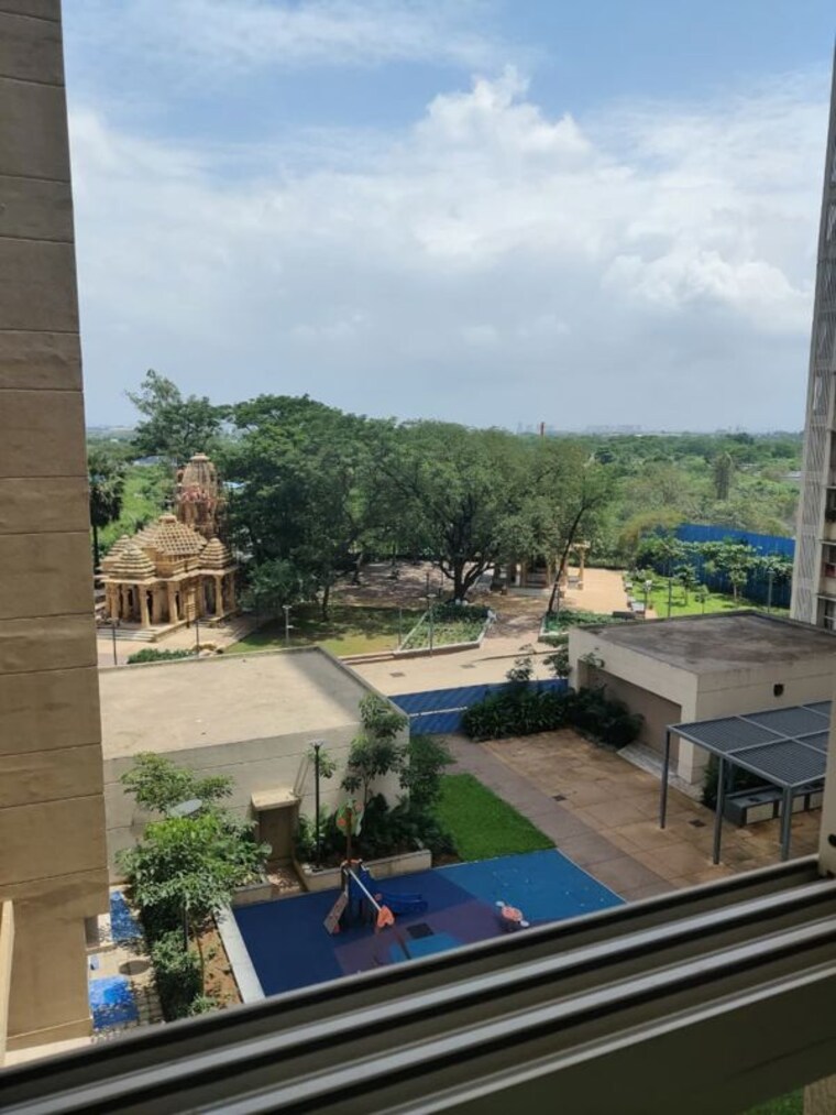 Swimming Pool, lodha-amara 2 Bedroom 650 Sq.Ft. Apartment In Kolshet Road Thane 9902679