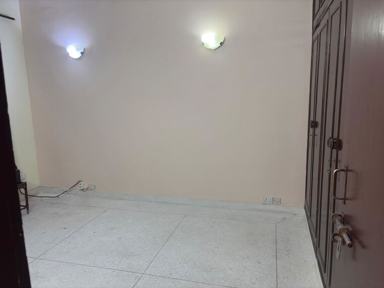 Room, gurugram-cghs 3 Bedroom 2180 Sq.Ft. Apartment In Sector 56 Gurgaon 9902699