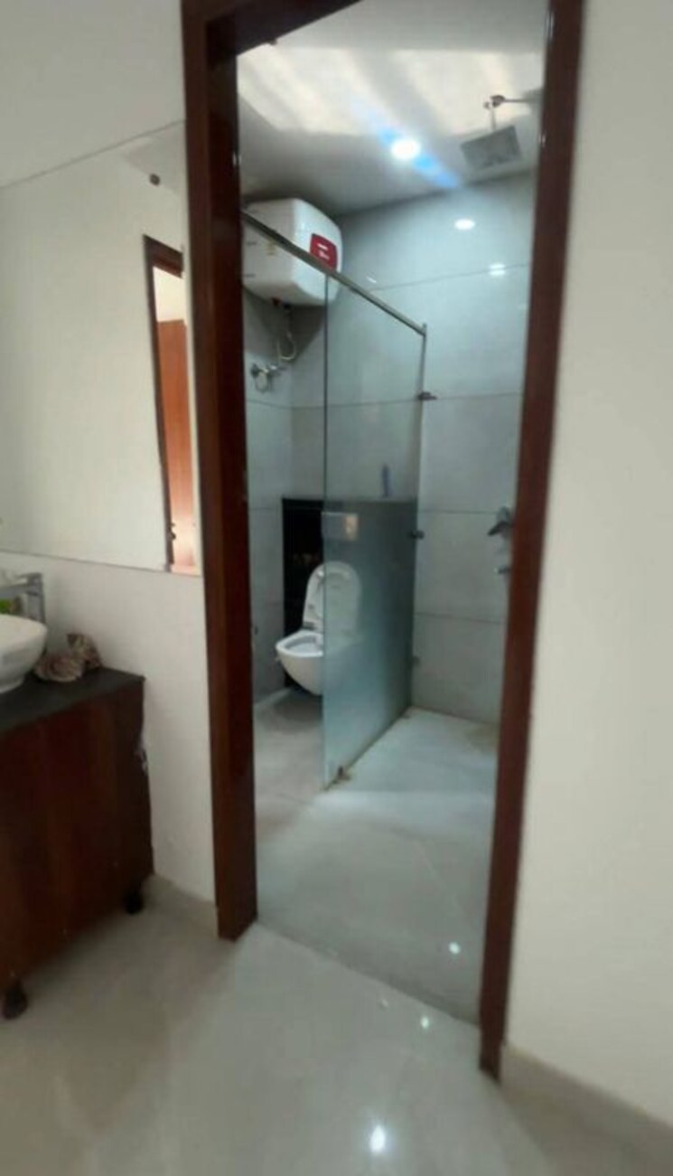 Bathroom, highland-park-chandigarh 2 Bedroom 1500 Sq.Ft. Apartment In Bhabat Zirakpur 9902694