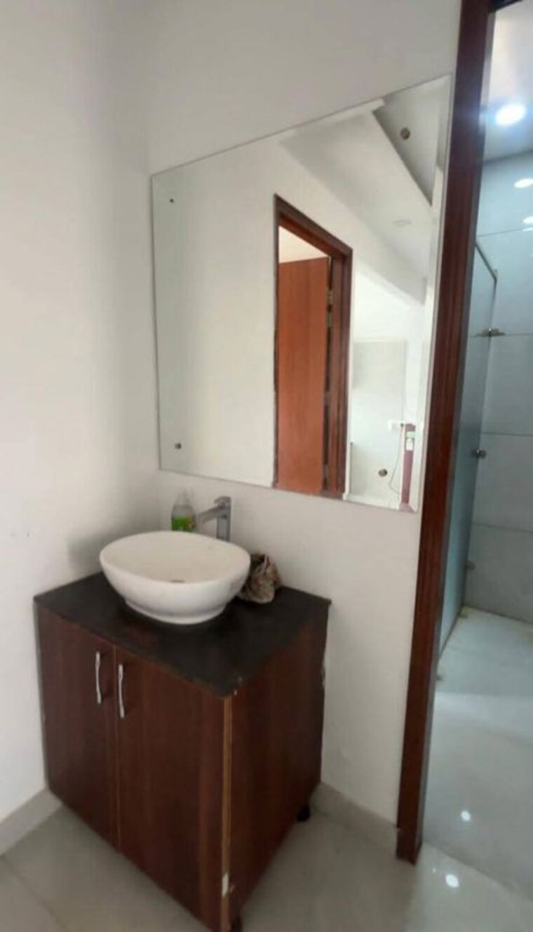Bathroom, highland-park-chandigarh 2 Bedroom 1500 Sq.Ft. Apartment In Bhabat Zirakpur 9902694