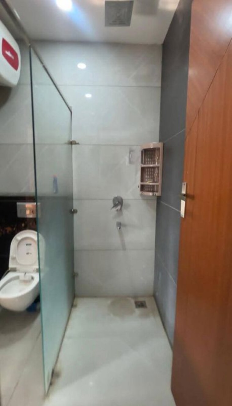 Bathroom, highland-park-chandigarh 2 Bedroom 1500 Sq.Ft. Apartment In Bhabat Zirakpur 9902694