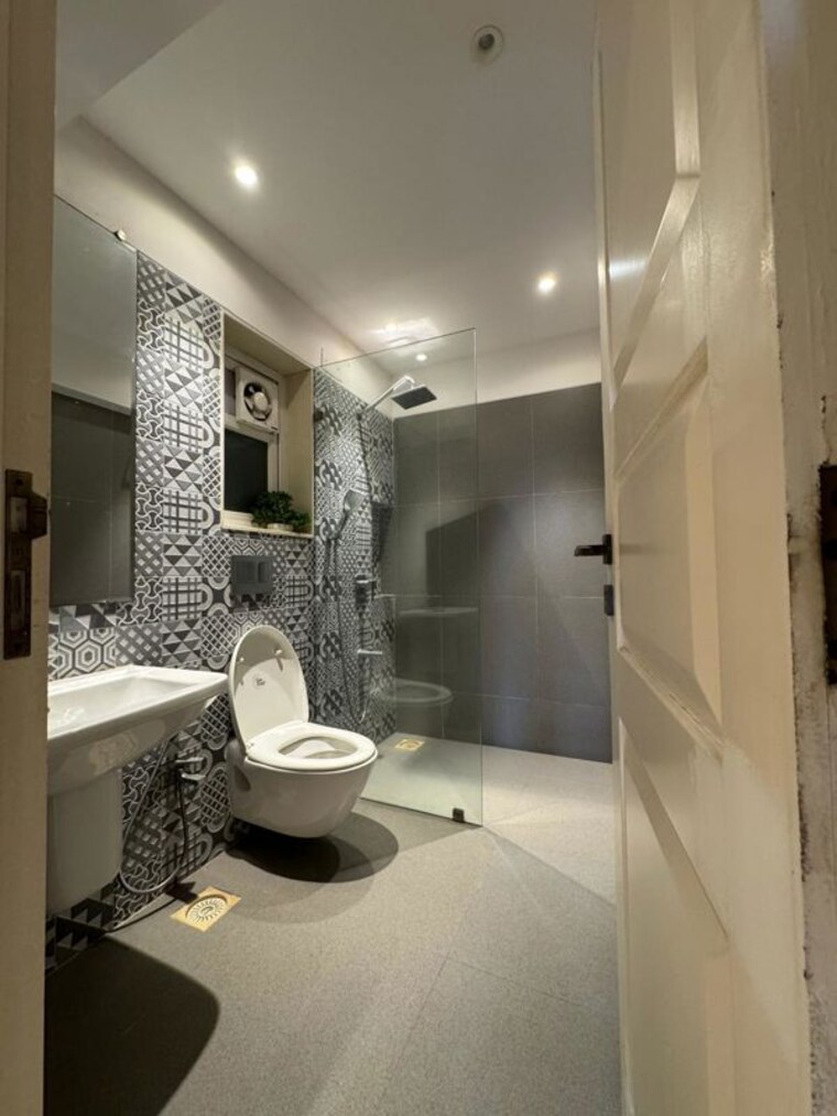 Bathroom, kanakia-paris 2 Bedroom 856 Sq.Ft. Apartment In Bandra East Mumbai 9902731