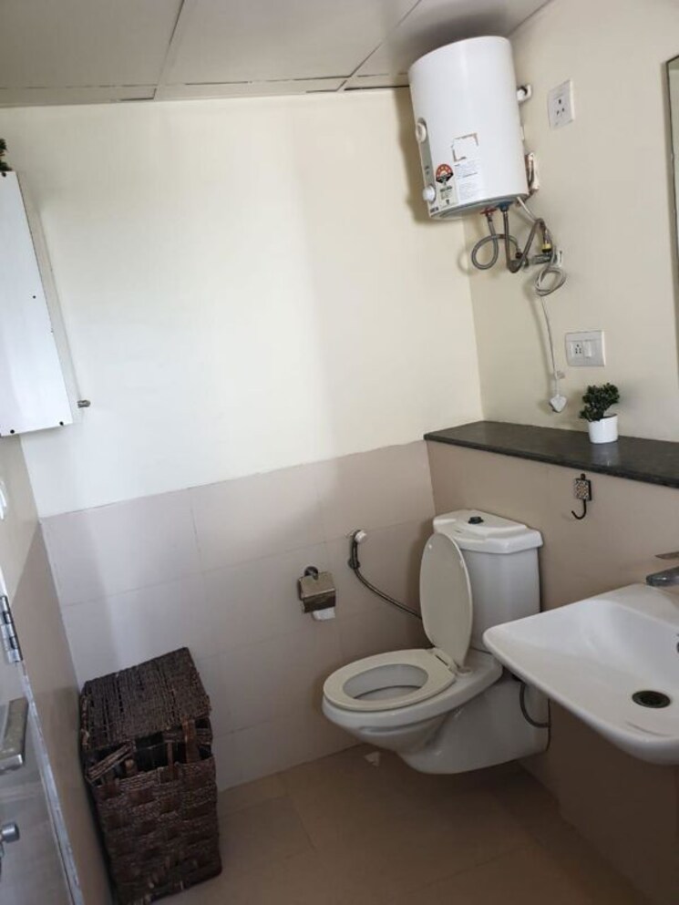 Bathroom, jaypee-greens-pavilion-heights-1 3 Bedroom 1950 Sq.Ft. Apartment In Sector 128 Noida 9902924