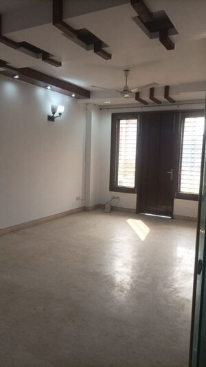 Room in 3 BHK Builder Floor at Greater Kailash ii – for Rent