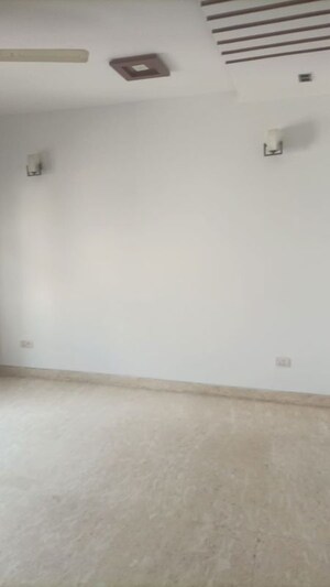 Room in 3 BHK Builder Floor at Greater Kailash ii – for Rent