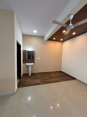 Room in 2.5 BHK Apartment at Andheri West – for Rent