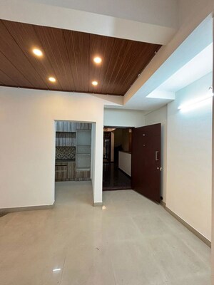 Room in 2.5 BHK Apartment at Andheri West – for Rent