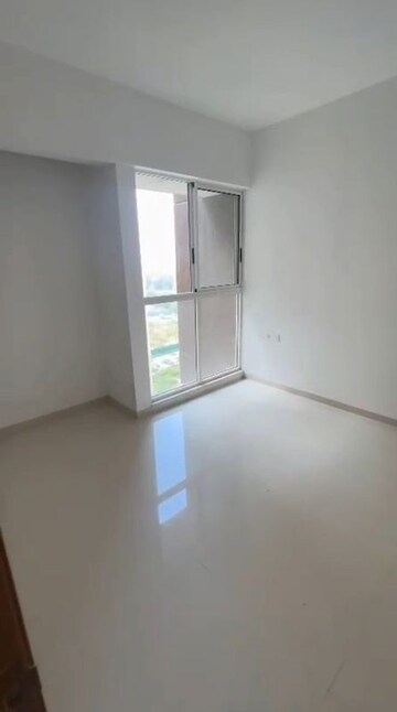 Room in 2 BHK Apartment at Lodha Upper Thane Woodlands C And D, Anjur – for Sale