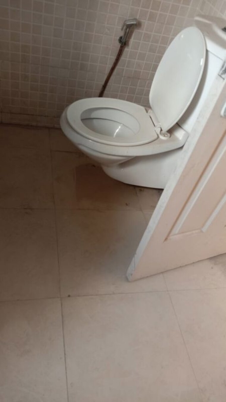 Bathroom, jaypee-greens-pavilion-court 2 Bedroom 1350 Sq.Ft. Apartment In Sector 128 Noida 9903046