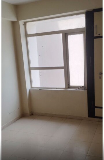 Room in 3 BHK Apartment at Auric City Homes, Sector 82 – for Sale