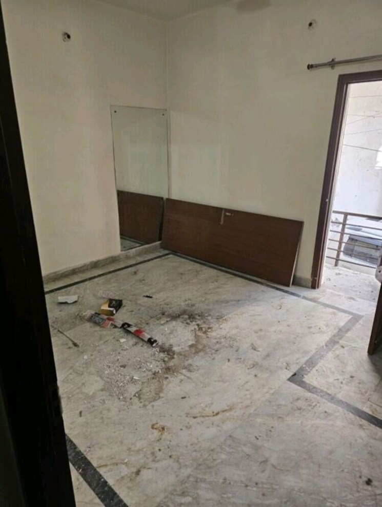 Room, rohini sector 13 3 Bedroom 855 Sq.Ft. Builder Floor In Rohini Sector 13 Delhi 9902872