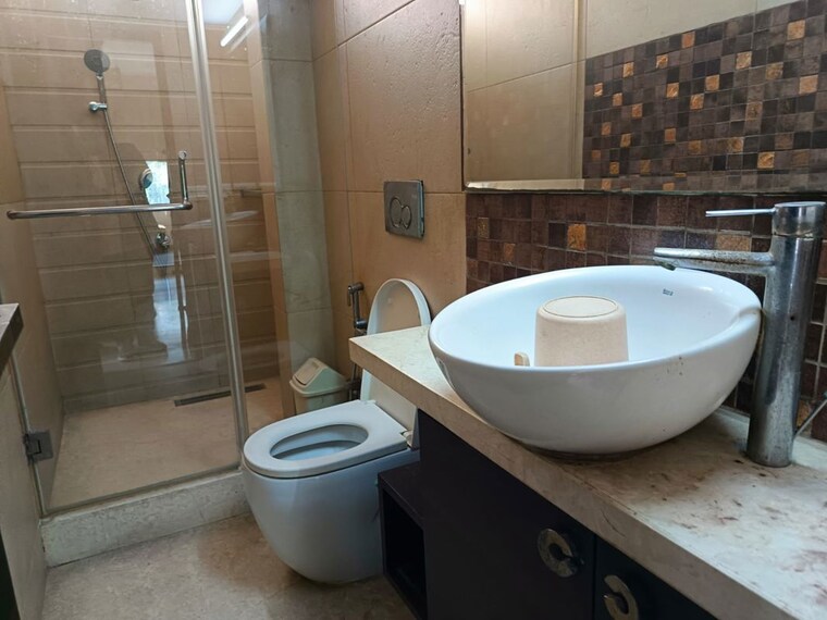 Bathroom, kalkaji 2 Bedroom 1300 Sq.Ft. Builder Floor In Kalkaji Delhi 9903182